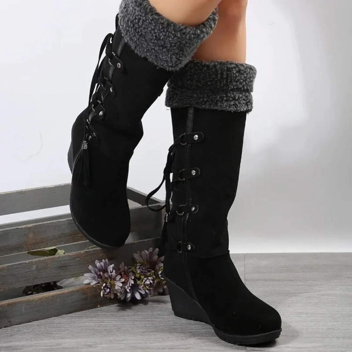 2024 Moda Inverno Stivali moderni Metà polpaccio Allacciatura etnica Punta rotonda Tacchi alti Tacchi inclinati Stivali da donna