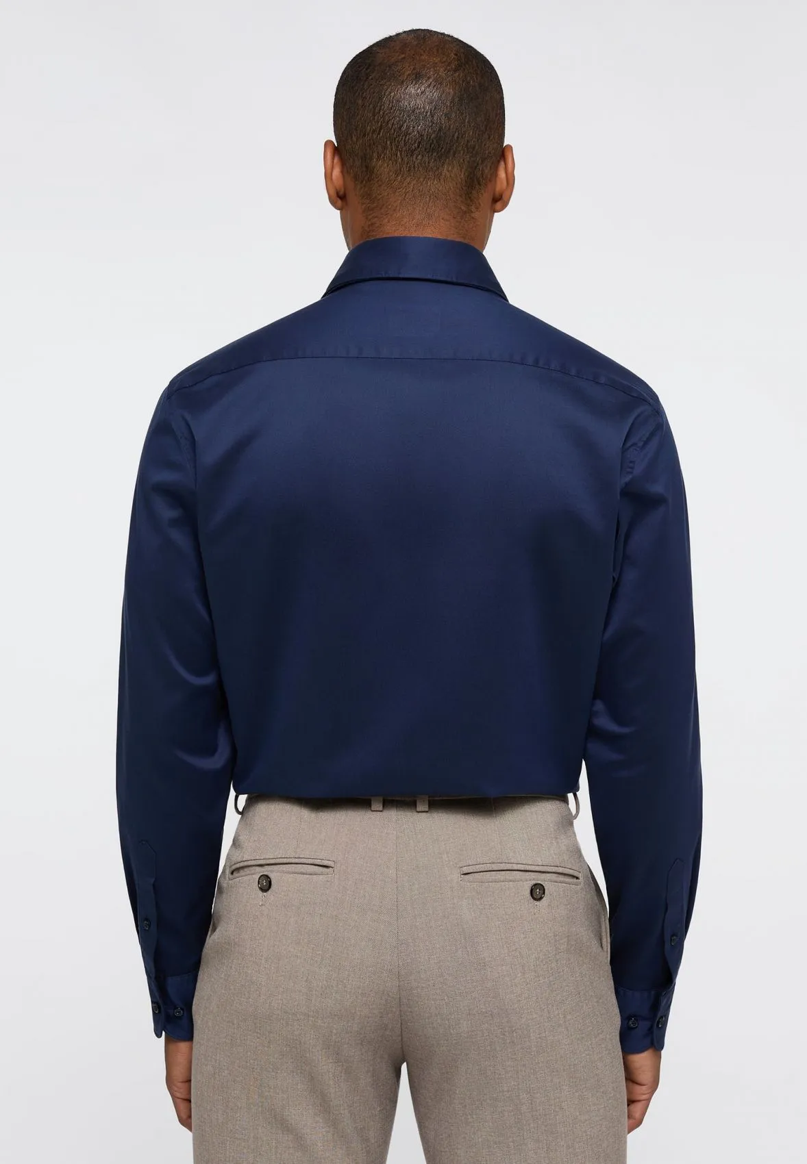 Camicia blu scuro eterna cotone twill ritorto modern fit