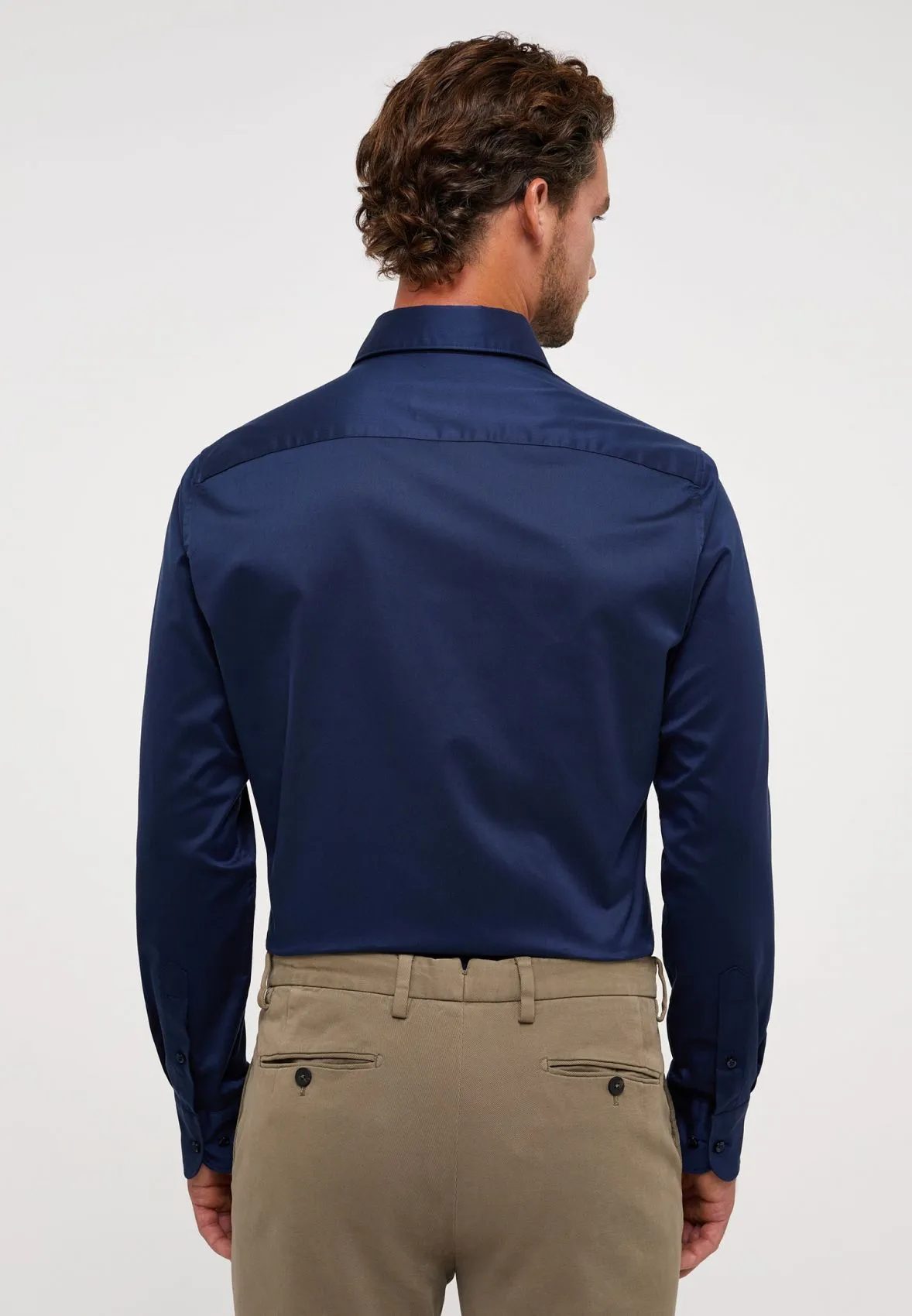 Camicia eterna slim fit blu scuro in cotone twill ritorto