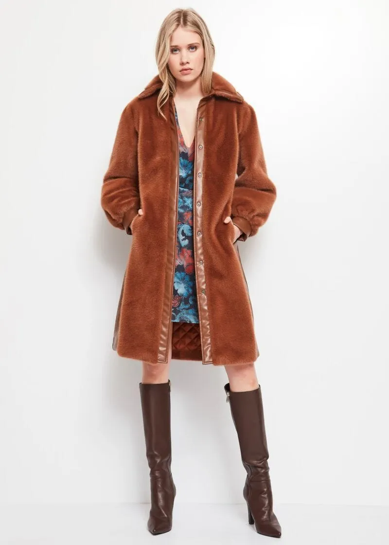 Cappotto in pelliccia sintetica