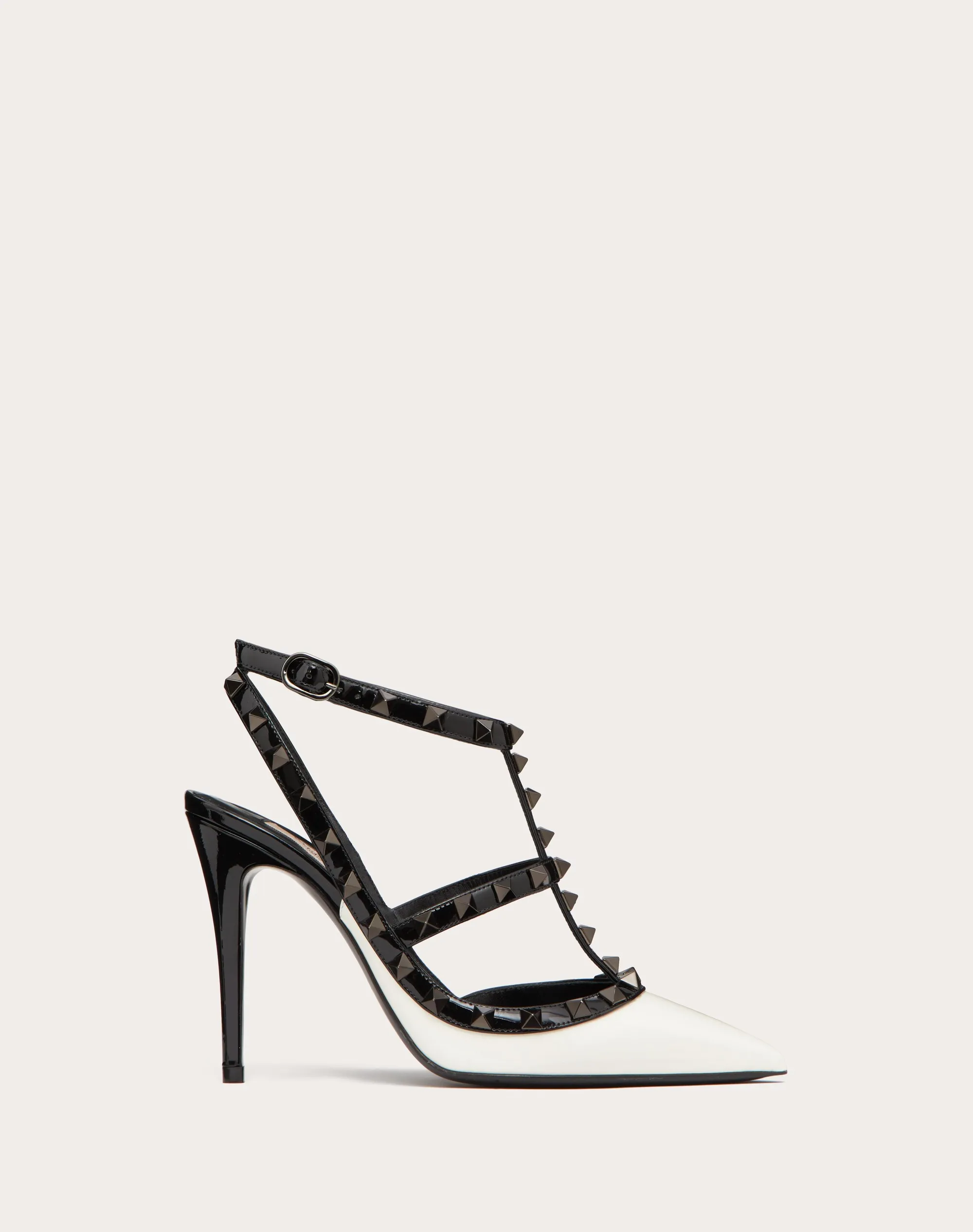DÉCOLLETÉ ROCKSTUD IN VERNICE BICOLORE CON CINTURINI E BORCHIE IN TONO 100MM