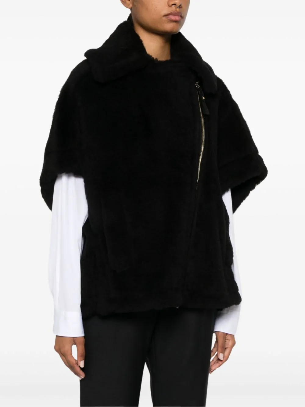 Max Mara-Mantella in shearling