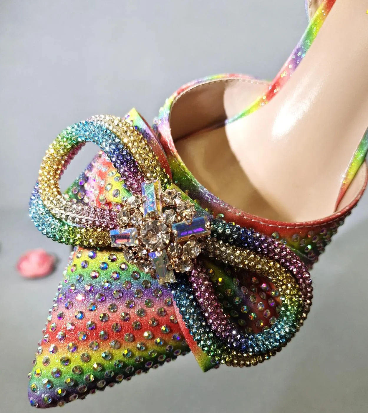 Scarpe con tacco arcobaleno Scarpe da donna Borsa con tacco a punta Scarpe con tacco a colori arcobaleno 2023 Colore