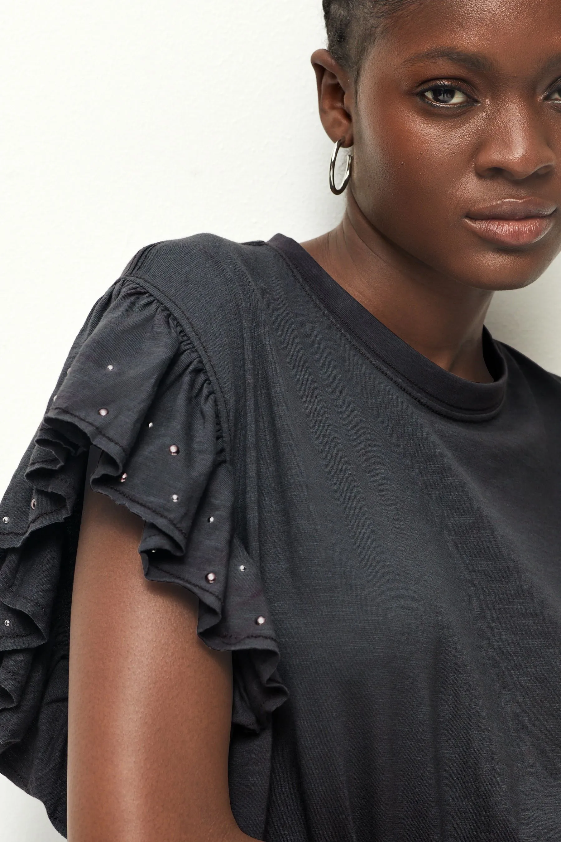 T-shirt Ruches maniche con borchie luccicanti